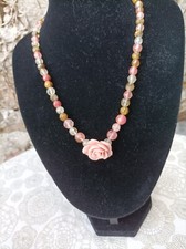 Superbe collier en tourmalines melon d'eau et rose de corail. Neuf.