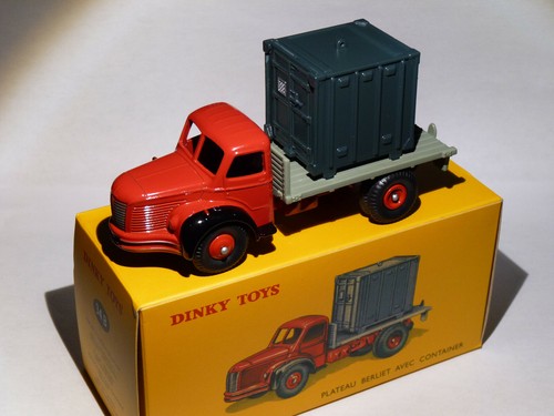 Berliet tray and container - ,