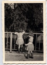 Portrait 2 enfants jouant