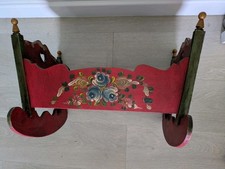 Ancien jouet lit - bascule, bois