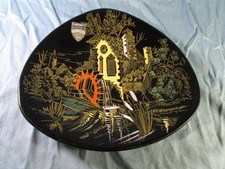 Assiette  à fond noir en