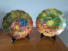 Lot de 2 assiettes porcelaine de Limoges/ décor aux fruits/ superbes couleurs