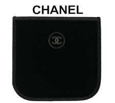 Pochette cadeau siglée Chanel en velours noir