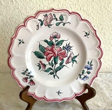jolie assiette de l'Est au décor de fleurs - marque fleur de lys