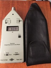Bruel & Kjaer  Précision Integrating  Sound Level Meter Type 2221