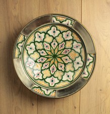 ancien plat en céramique et métal motif floral doré signé Safi poterie maghreb