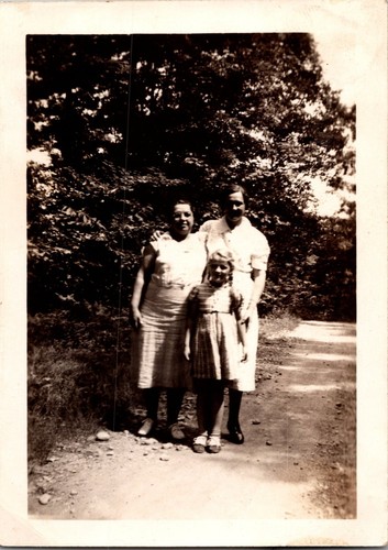 Vintage 1940s family rural - vintage,