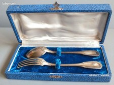 Boite avec cuillere et