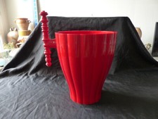 SEAU A CHAMPAGNE PIPER HEIDSIECK DESIGN DE JAIME HAYON EN PLASTIQUE ROUGE