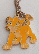 Bijou fantaisie : chaine plus pendentif Le Roi Lion