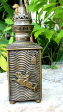 ancienne lampe a pétrole a l