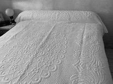 Linge Ancien Couvre Lit Mariage  Blanc Festonné Et Brodé Double Monogramme C B