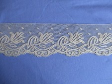 volant dentelle fuseaux main Valenciennes ancien début XX tulipes 63 cm x 7 cm