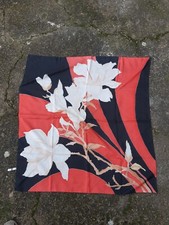 foulard carré scarf rouge et noir  à fleurs soie naturelle peint main 