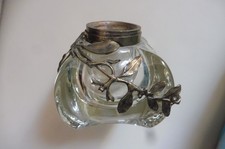 Encrier ancien Vase Art Nouveau en cristal au décor en bronze feuilles de gui