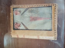 couvre livre  dimensions 21 x 15 en cuir - cuir légérement usé sur le côté