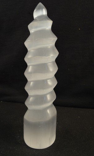Tour selenite taillé en - tour,