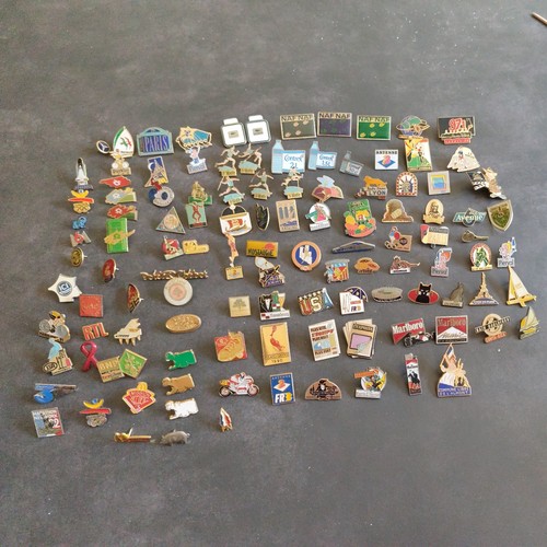 Lot 114 pin lacoste - pin's,