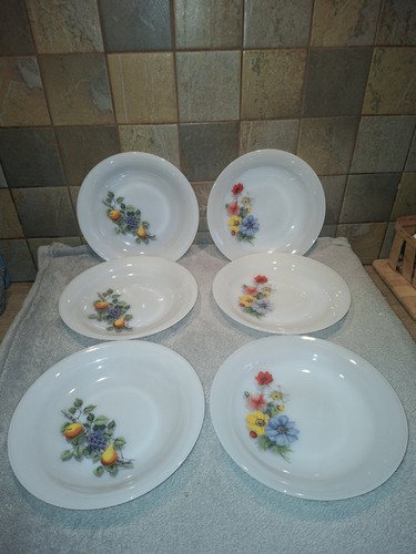 Lot assiettes à - 6,
