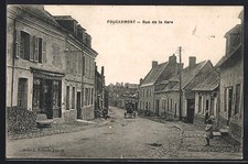 CPA Foucarmont, Rue de la Gare avec calèche et enfants jouant 