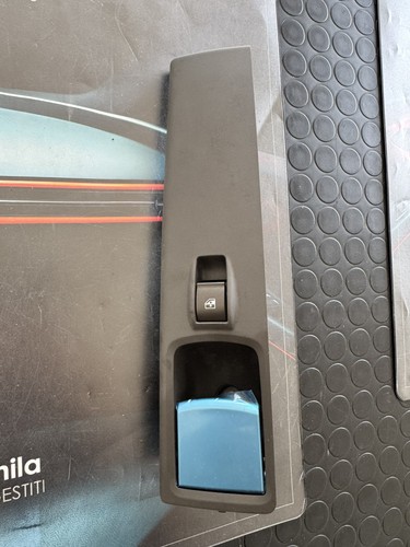 Front right window - right,