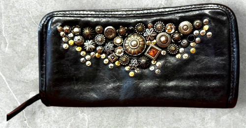 Portefeuille long clouté