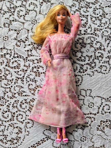 Vintage 1978 kissing - kissing, barbie