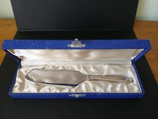 COUTEAU à GATEAU dans ECRIN COFFRET MANCHE METAL ARGENTE poinçon LAME DIXI INOX