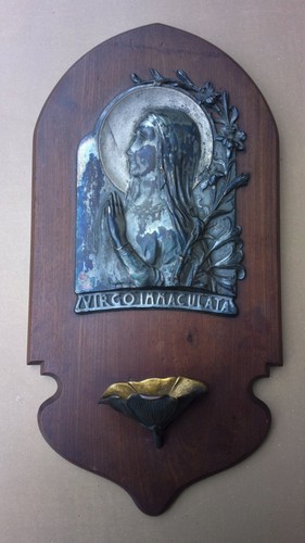 Ancien bénitier régule