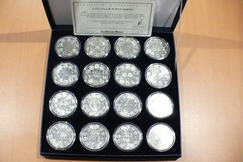 Superbe coffret médailles - coffret, 16