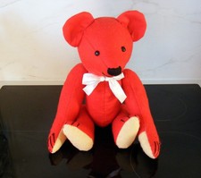 Adorable ours rouge hauteur