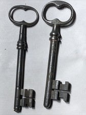 Grande Clef clé ancienne /Old key- 14,cm , Diamètre 9et8en fer forgé,19e,18e,17e