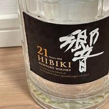 Bouteille vide de whisky Suntory Hibiki 21 ans du Japon