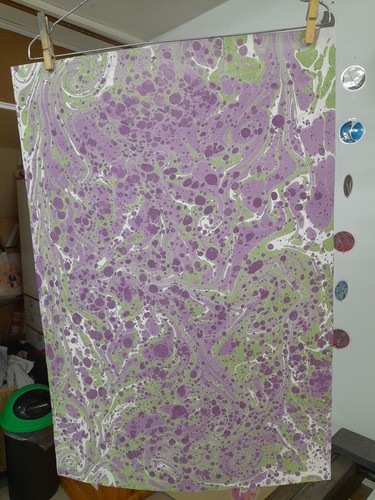 Papier marbré cuve - à,