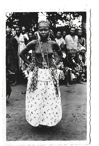 Dahomey jeune feticheuse - nu,