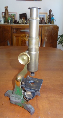 Ancien microscope étudiant - ancien,