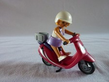 PLAYMOBIL  DAME SUR SON SCOOTER  2 VEHICULE TRANSPORT MOTO VILLE PERSONNAGE