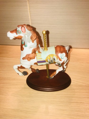 Très joli cheval - très,