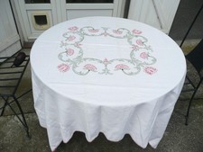 nappe ancienne vintage en lin brodé de fleurs en couleurs