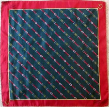 Gucci  Foulard   soie  en TBEG