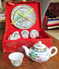 Coffret superbe Service a Saké chinois en porcelaine plateau théière polychrome