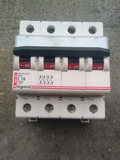 disjoncteur tetra 4 POLES C16