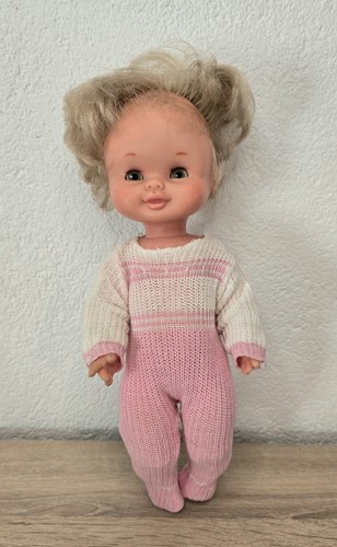 Jolie poupée plastique famosa - poupée,