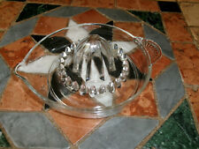 Ancien presse citron agrumes en verre moulé  diamètre 14cm vintage   bec verseur