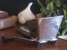Un HACHOIR A PERSIL vintage