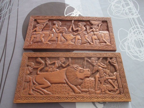 Anciens panneaux bas relief - 2,