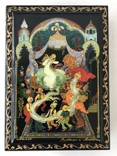 Très jolie BOITE LAQUE RUSSE vintage signée