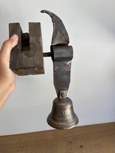 Ancienne cloche porte - ancienne,