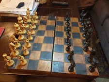 JEU D ECHECS EN BOULES DE CANTONS EBENE ET BUIS SCULPTE BELLE QUALITEE VERS 1970