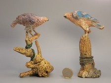 RESINE - 2 AIGLES OU BUSES SUR PERCHOIR